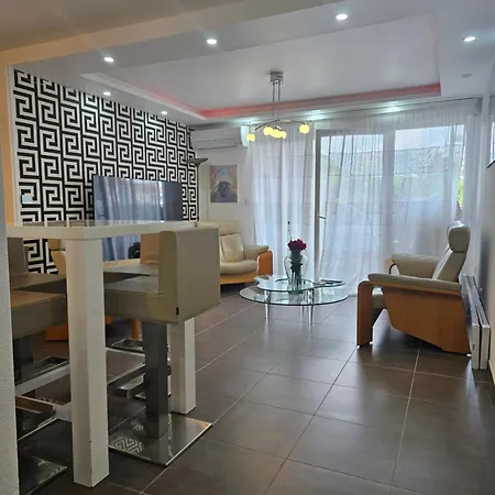 Apartment Via Center Bat A